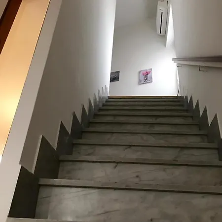 Апартаменты Laura's House *