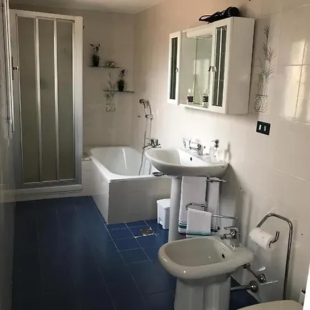 Апартаменты Laura's House *