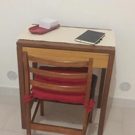 Laura's House Апартаменты Кальяри